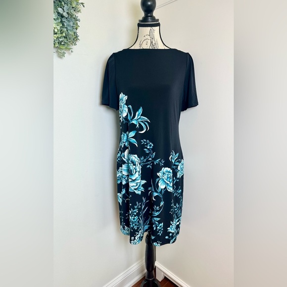 White House Black Market Dresses & Skirts - White House Black Market Short Sleeve Floral Print Chemise Dress Size MP